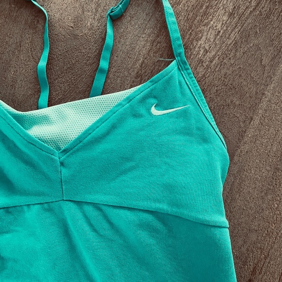 Nike Small Dry-Fit Athletic Top - M7 - Picture 2 of 5